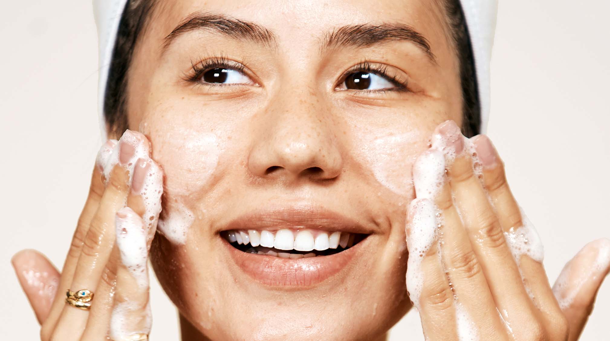 Cleansing 101: The Right Way to Wash Your Face, According to Dermatologists